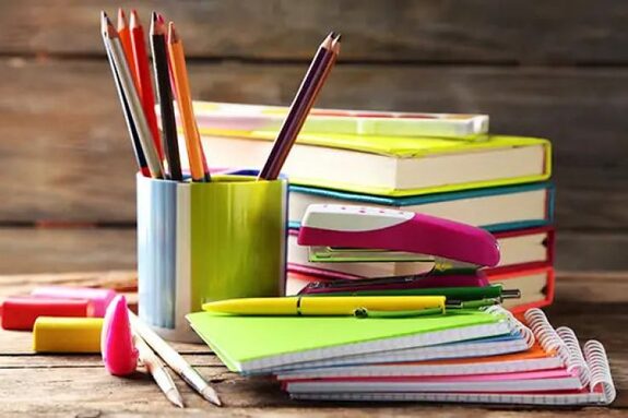 784286-rentree-scolaire-des-fournitures-scolaires-gratuites-dans-certaines-mairies-en-ile-de-france.jpg